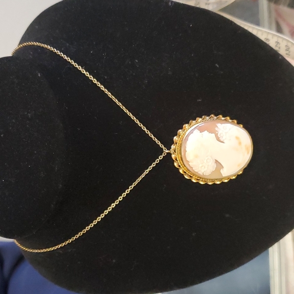 Large statement Vintage cameo necklace with 18 inch gold filled chain - Picture 2 of 5